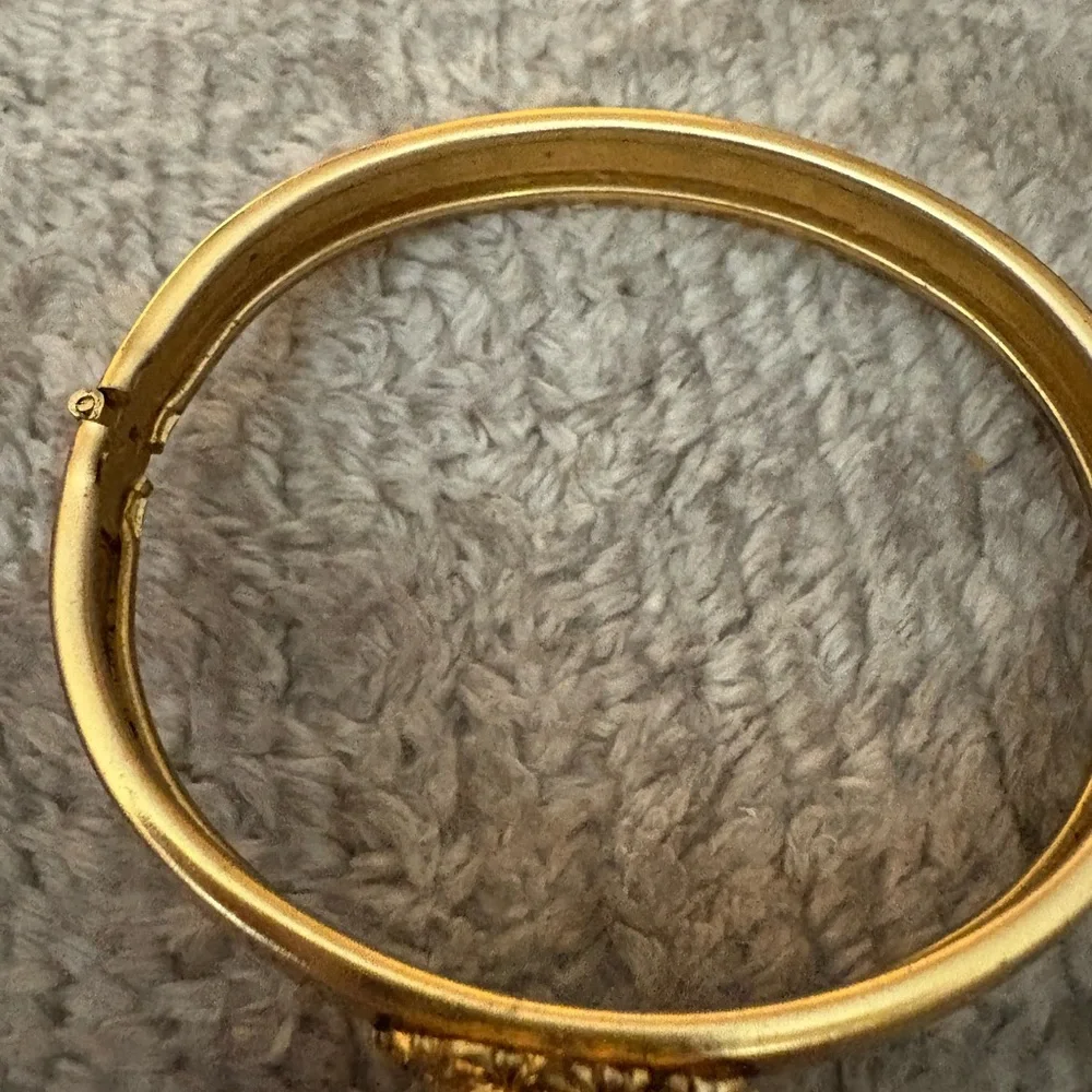 GUC gold tone bangle bracelet